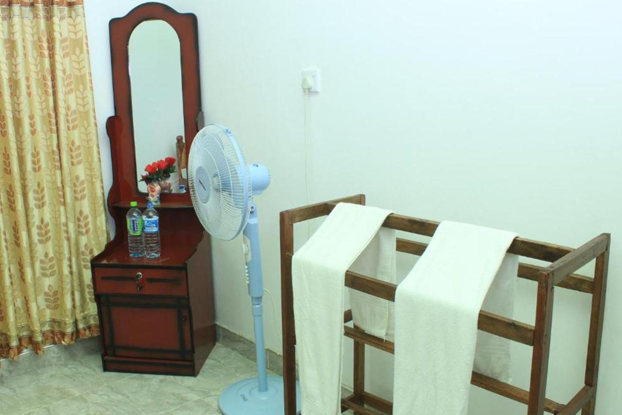 Keerthi Homestay Σιγκιρίγια Εξωτερικό φωτογραφία