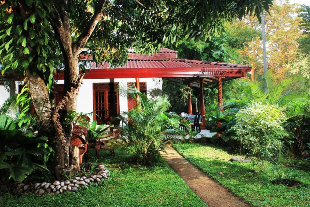 Keerthi Homestay Σιγκιρίγια Εξωτερικό φωτογραφία